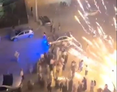 İzmir&rsquo;de nişan kutlamasında b&uuml;y&uuml;k panik: Havai fişek kalabalığın &uuml;zerine patladı
