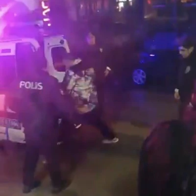 İzmir&rsquo;de &ouml;ğrenci yurduna girerek uygunsuz hareketlerde bulunan ş&uuml;pheli tutuklandı
