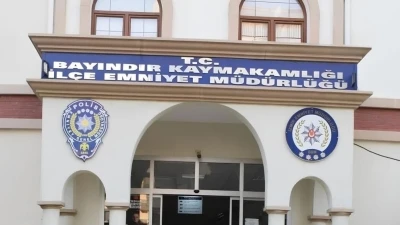 İzmir&rsquo;de operasyona giden 3 polis bı&ccedil;aklandı
