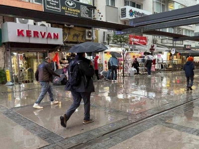 İzmir’de sağanak etkili oluyor
