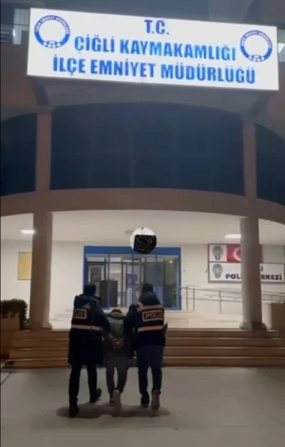 İzmir&rsquo;de uyuşturucu operasyonu: 17 bin 280 sentetik ecza hapı ele ge&ccedil;irildi
