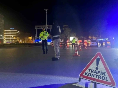 İzmir&rsquo;de yeni yıl mesaisi: 13 bin personel sahada
