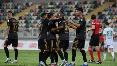 İzmir derbisinde farklı skor: Rakiplerine gol olup yağdılar