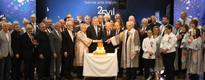 İzmir Ekonomi &Uuml;niversitesi&rsquo;nde 25&rsquo;inci yıla coşkulu kutlama
