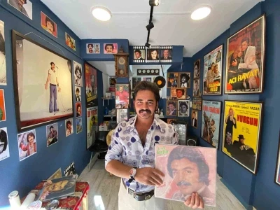 İzmir’in nostaljik sokağında Ferdi Tayfur esintisi
