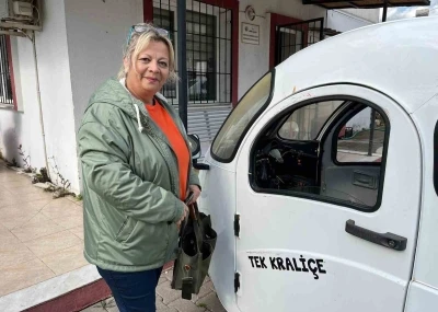 İzmir&rsquo;in sıra dışı muhtarı: Babasının vasiyetini dinledi, k&ouml;y&uuml;n &rsquo;Tek Krali&ccedil;e&rsquo;si oldu
