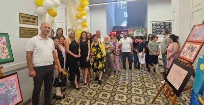 İzmir&rsquo;in tarihi okuluna hayırsever ve g&ouml;n&uuml;ll&uuml; desteğiyle modern k&uuml;t&uuml;phane
