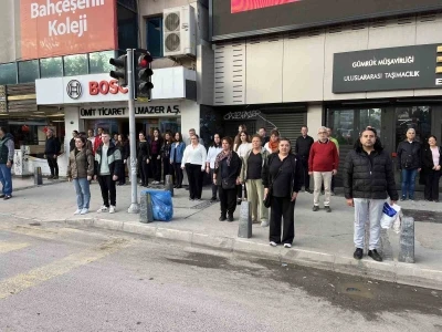 İzmir saat 09.05’te Ata’sını andı
