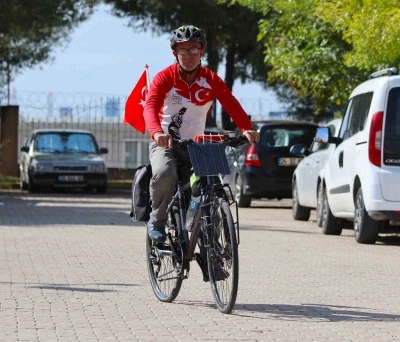 İzmirli gezgin ‘Asrın Felaketi’ne farkındalık için pedal çeviriyor
