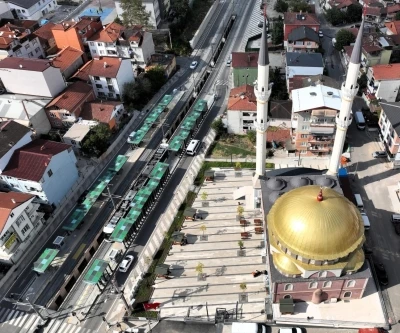 İzmit Başaran Camii meydanı yenilendi
