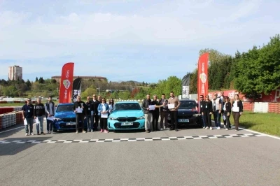 İzmit K&ouml;rfez Pisti g&uuml;&ccedil; ve performansa ev sahipliği yaptı

