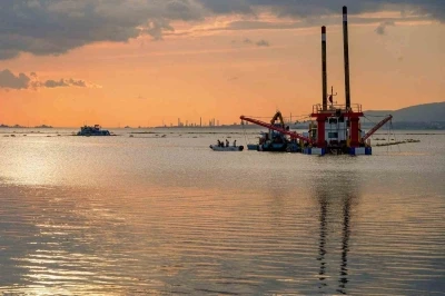 İzmit K&ouml;rfezi&rsquo;nden 1 milyon 750 bin metrek&uuml;p dip &ccedil;amuru temizlendi

