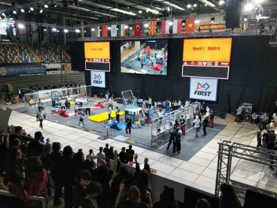 İzmitli robotik takımlar, Turknet&rsquo;in teknoloji altyapısıyla FRC&rsquo;de yarıştı
