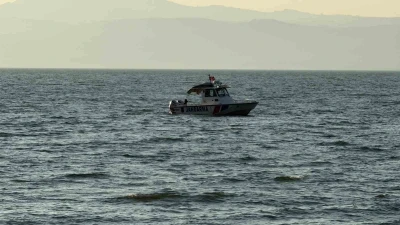 İznik G&ouml;l&uuml;&rsquo;nde akıntıya kapılan emekli polis hayatını kaybetti, oğlu kurtarıldı

