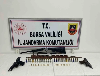 İznik&rsquo;te ş&uuml;phelinin evinden tabanca ve av t&uuml;feği &ccedil;ıktı
