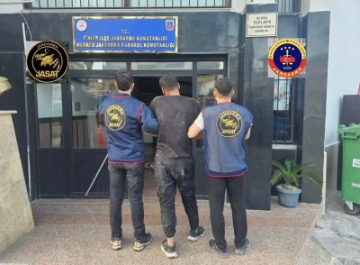Jandarma 15 g&uuml;nde 973 aranan ş&uuml;pheliyi yakaladı

