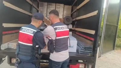 Jandarma adblue bidonlarına gizlenmiş 555 litre etil alkol ele geçirdi
