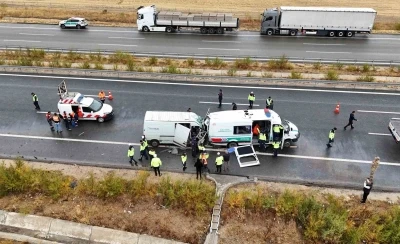 Jandarma aracına minibüs çarptı: 2 jandarma şehit, 1 vatandaş hayatını kaybetti
