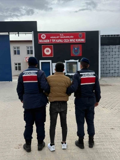 Jandarma aranan 50 kişiyi g&ouml;zaltına aldı
