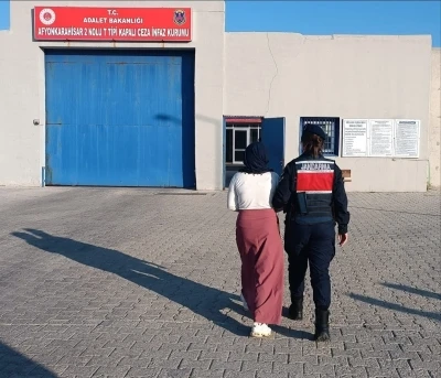 Jandarma çeşitli suçlardan aranan 37 kişiyi yakaladı
