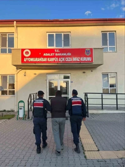 Jandarma &ccedil;eşitli su&ccedil;lardan aranan 45 kişiyi yakaladı
