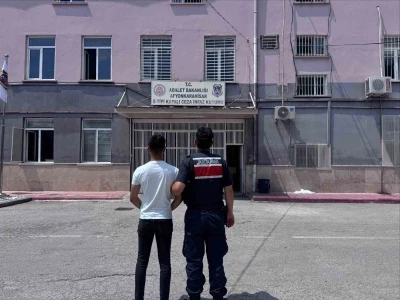 Jandarma &ccedil;eşitli su&ccedil;lardan aranan 46 kişi yakalandı
