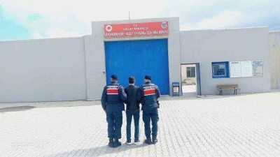 Jandarma &ccedil;eşitli su&ccedil;lardan aranan 55 kişiyi yakaladı
