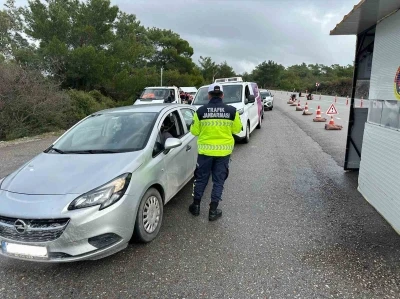 Jandarma denetimlerinde &ccedil;eşitli su&ccedil;lardan aranan 35 şahıs tutuklandı
