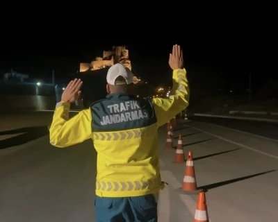 Jandarma ekipleri Hoşap Kalesi yolunda devriyede
