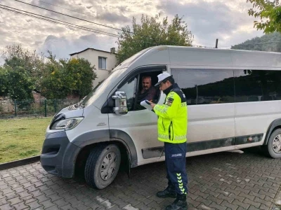 Jandarma ekiplerinden öğrenci güvenliği ve trafik bilinci denetimi
