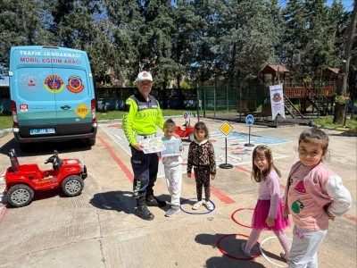 Jandarma Mobil Trafik Eğitim Aracı Nizipli Miniklerle Buluştu