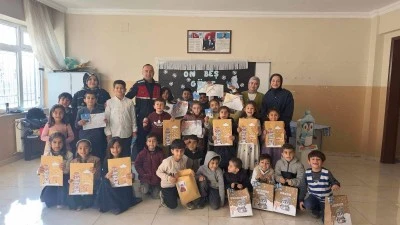 Jandarma, &Ouml;ğrencilerin Karne Sevincine Ortak Oldu