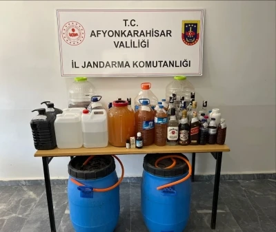 Jandarma sahte alkol yapımında kullanılan malzemeler ele geçirdi
