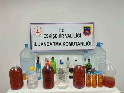 Jandarma satışa hazırlanan 78 litre ka&ccedil;ak alkol&uuml; ele ge&ccedil;irdi, 1 kişi yakalandı
