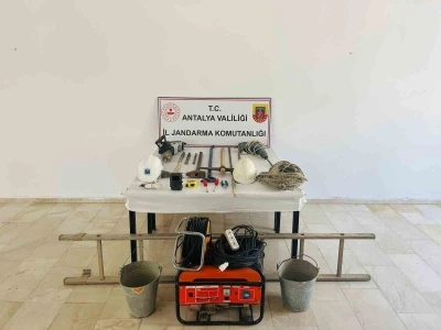 Jandarma, Serik’te definecileri suçüstü yakaladı
