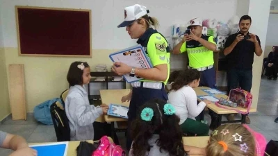 Jandarma sınıf sınıf gezdi, minikleri bilgilendirdi
