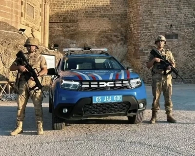 Jandarma tarihi Hoşap Kalesi’nde devriyede
