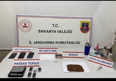 Jandarma uyuşturucuya ge&ccedil;it vermiyor: 3 tutuklama
