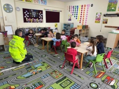 Jandarma ve emniyetten trafik bilinci &ccedil;alışması
