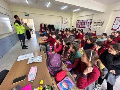 Jandarmadan 6 il&ccedil;ede &ouml;ğrencilere trafik eğitimi
