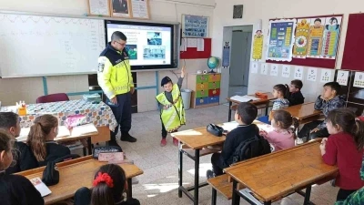 Jandarmadan ilk&ouml;ğretim &ouml;ğrencilerine trafik semineri
