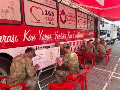 Jandarmadan Kızılay&rsquo;a kan bağışı