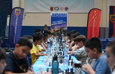 Jandarmadan &ouml;d&uuml;ll&uuml; satran&ccedil; turnuvası
