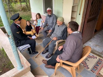 Jandarmadan şehit kabrine ve ailesine ziyaret
