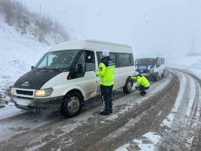 Jandarmadan s&uuml;r&uuml;c&uuml;lere hayati uyarılar
