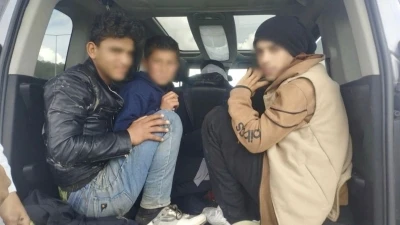 Jandarmanın durdurduğu ara&ccedil;tan 7 d&uuml;zensiz g&ouml;&ccedil;men &ccedil;ıktı: 2 tutuklama
