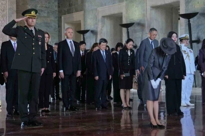 Japonya Prensesi Akiko Anıtkabir’i ziyaret etti
