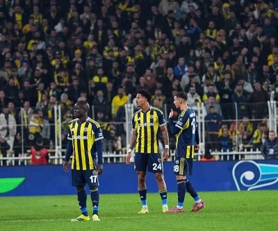 Jayden Oosterwolde ve Fred, cezalı duruma d&uuml;şt&uuml;
