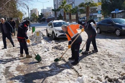 K&acirc;hta Belediyesi&rsquo;nden karla m&uuml;cadelede kesintisiz &ccedil;alışma