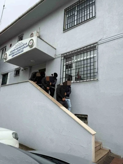 Kaçak göçmenleri taşıyan organizatörler yakalandı: 3 tutuklama
